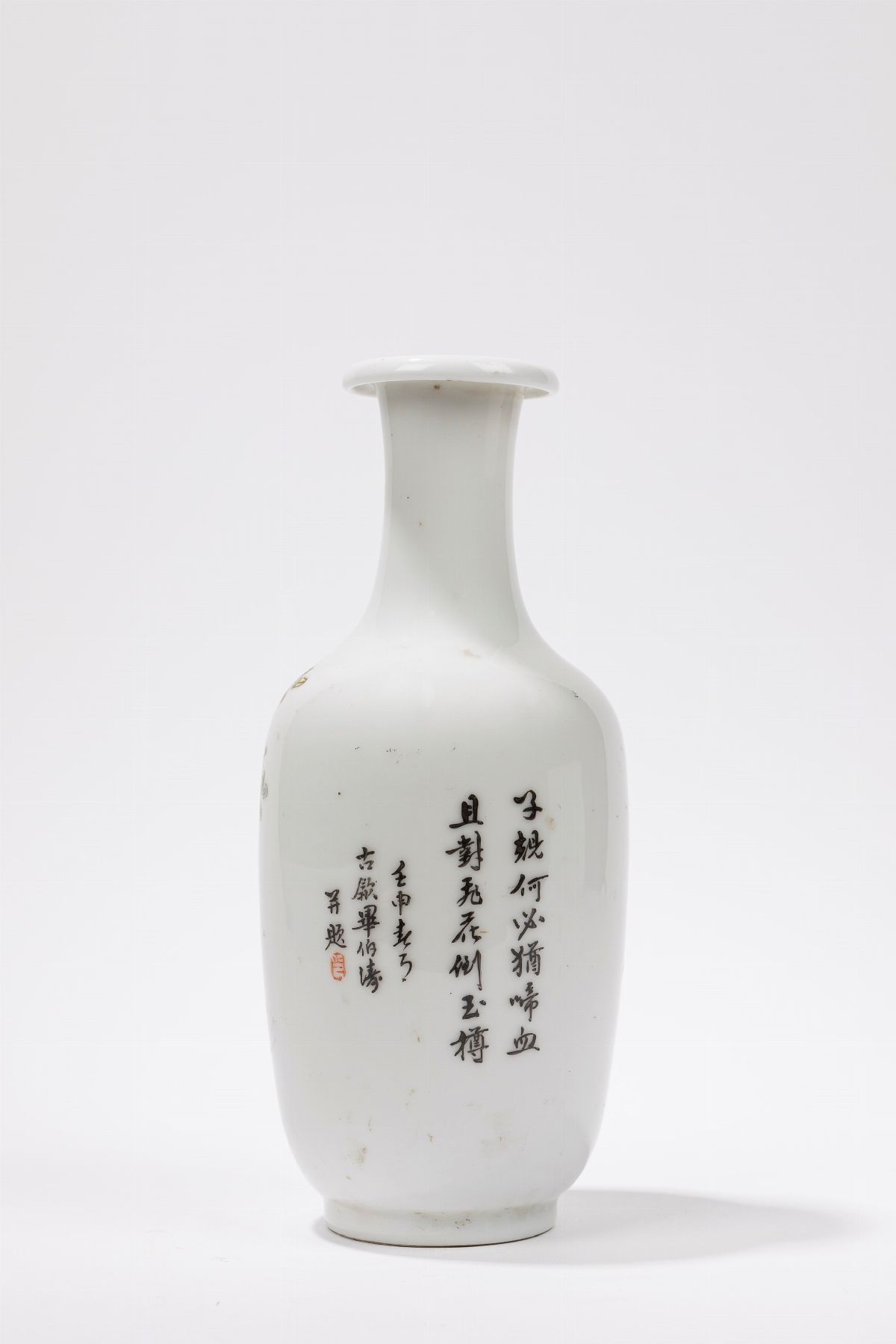 Bi Bo Tao, Vaso in porcellana dipinto con smalti policromi