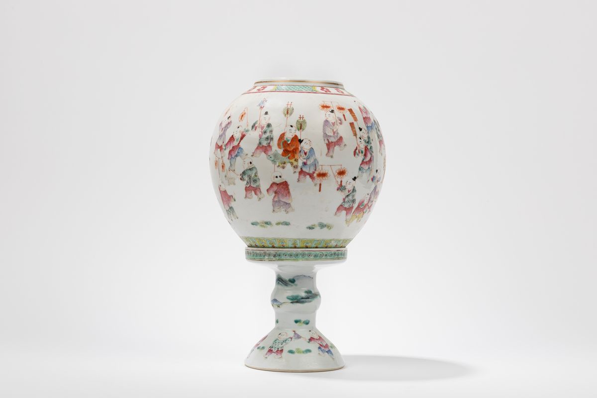 Lampada in porcellana, famiglia rosa, Cina, Repubblica di Cina (1912-1949)