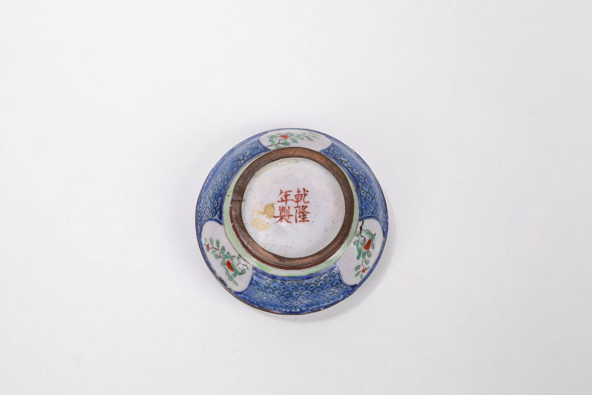 Cina, Piccola scatola in rame smaltato, fine XIX secolo / inizio XX secolo
