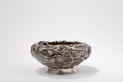 Bowl in argento con dragone a tre artigli, Giappone, periodo Meiji