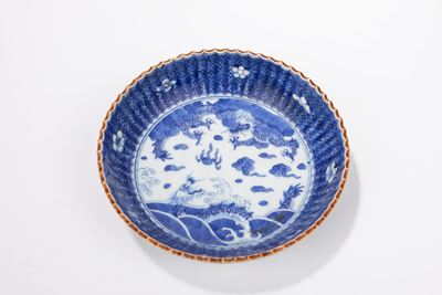 Piattino in porcellana bianca e blu Arita, Giappone, periodo Meiji