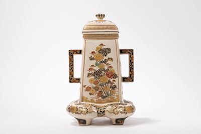 Koro Satsuma, Vaso decorato con motivi naturalistici, Giappone, periodo Meiji