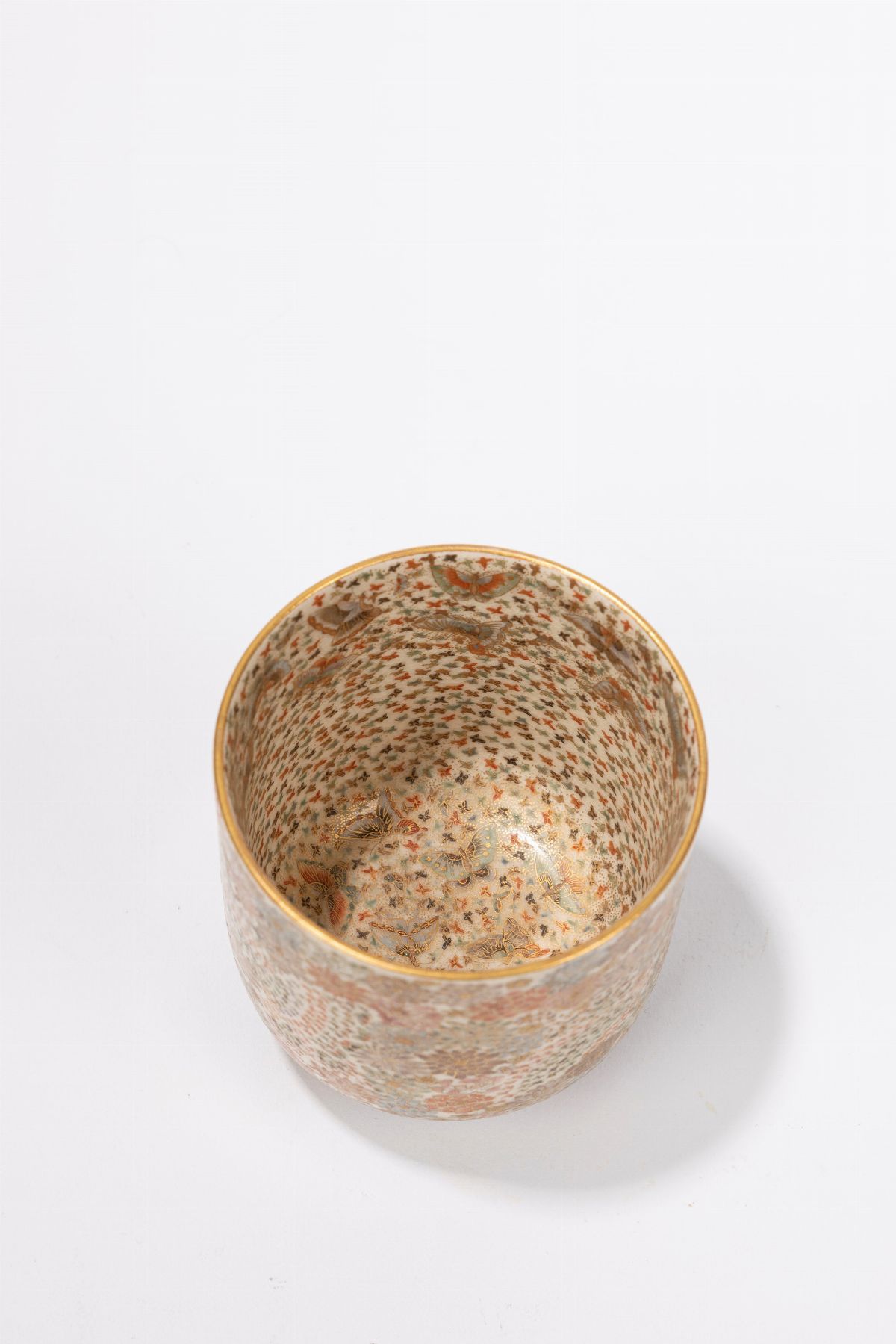 Kinkōzan, Piccola coppa Satsuma, ceramica policroma con decorazioni in oro