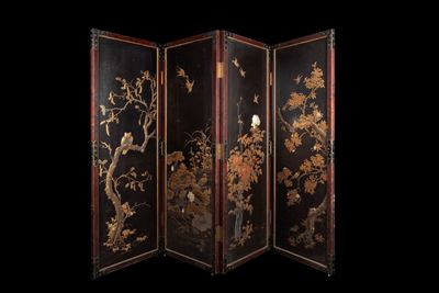 Paravento in legno laccato, Giappone, periodo Meiji (1868-1912)