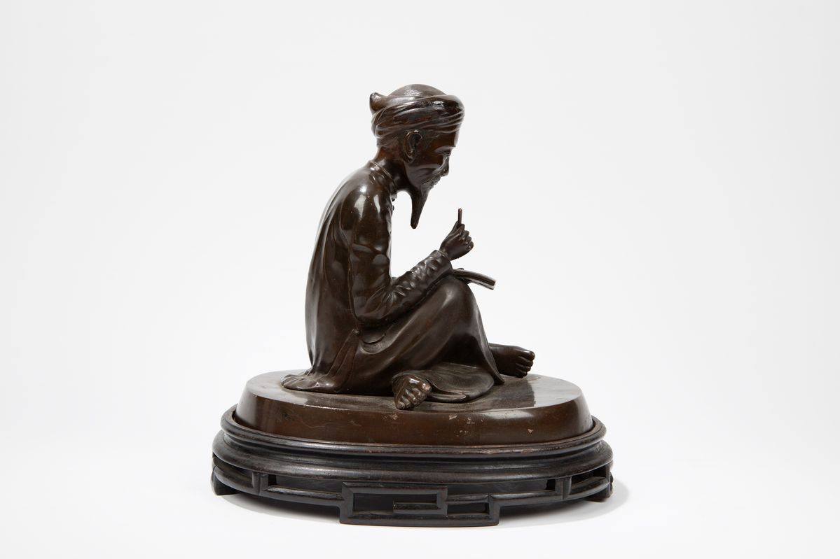 Scultore Vietnamita, Figura in bronzo di scriba seduto