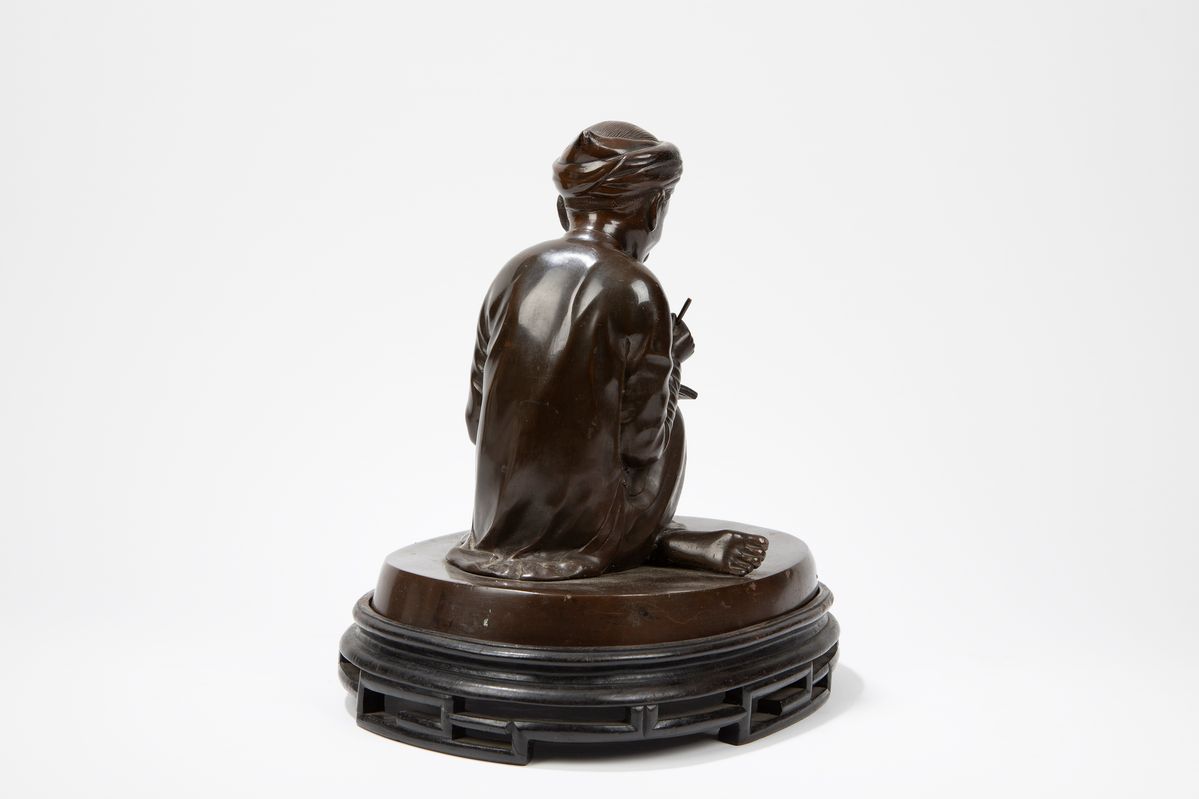 Scultore Vietnamita, Figura in bronzo di scriba seduto