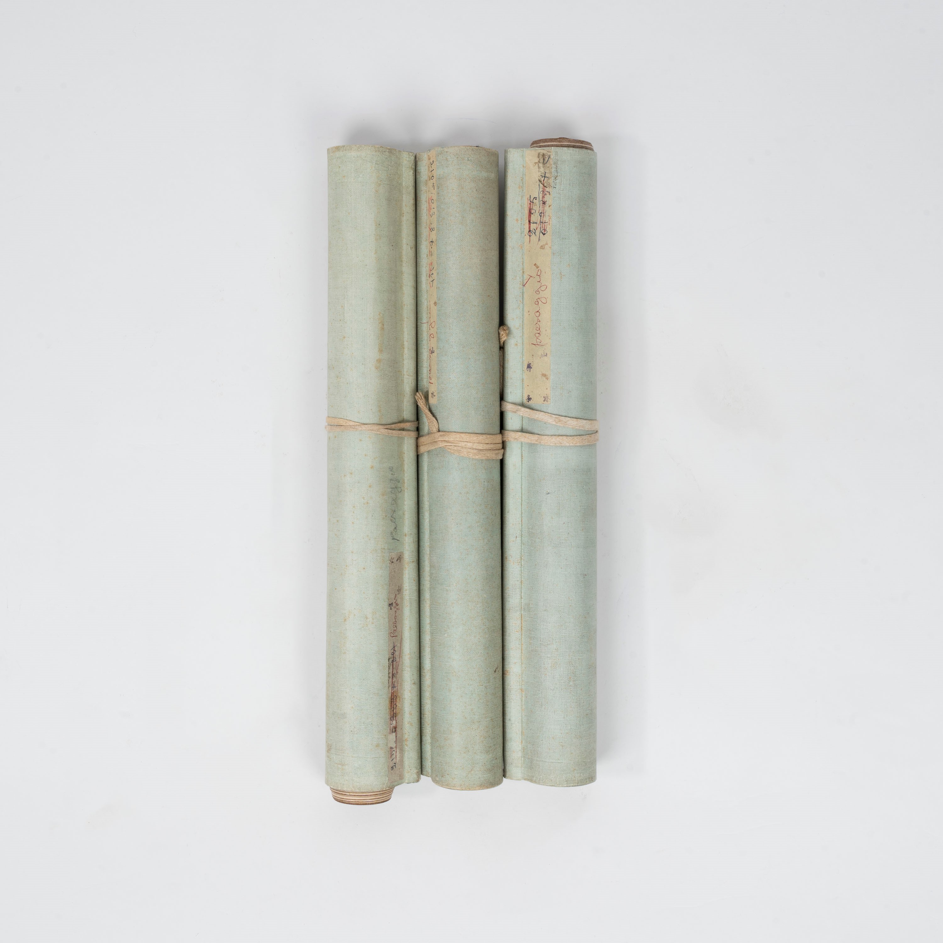 Tre Scroll Raffiguranti Paesaggi Montani con Case, Cina, Secolo XX