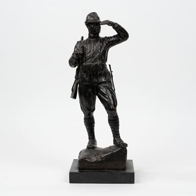 Scultura in Bronzo a Patina Scura Raffigurante Militare della Guardia di Finanza, Inizi Secolo XX