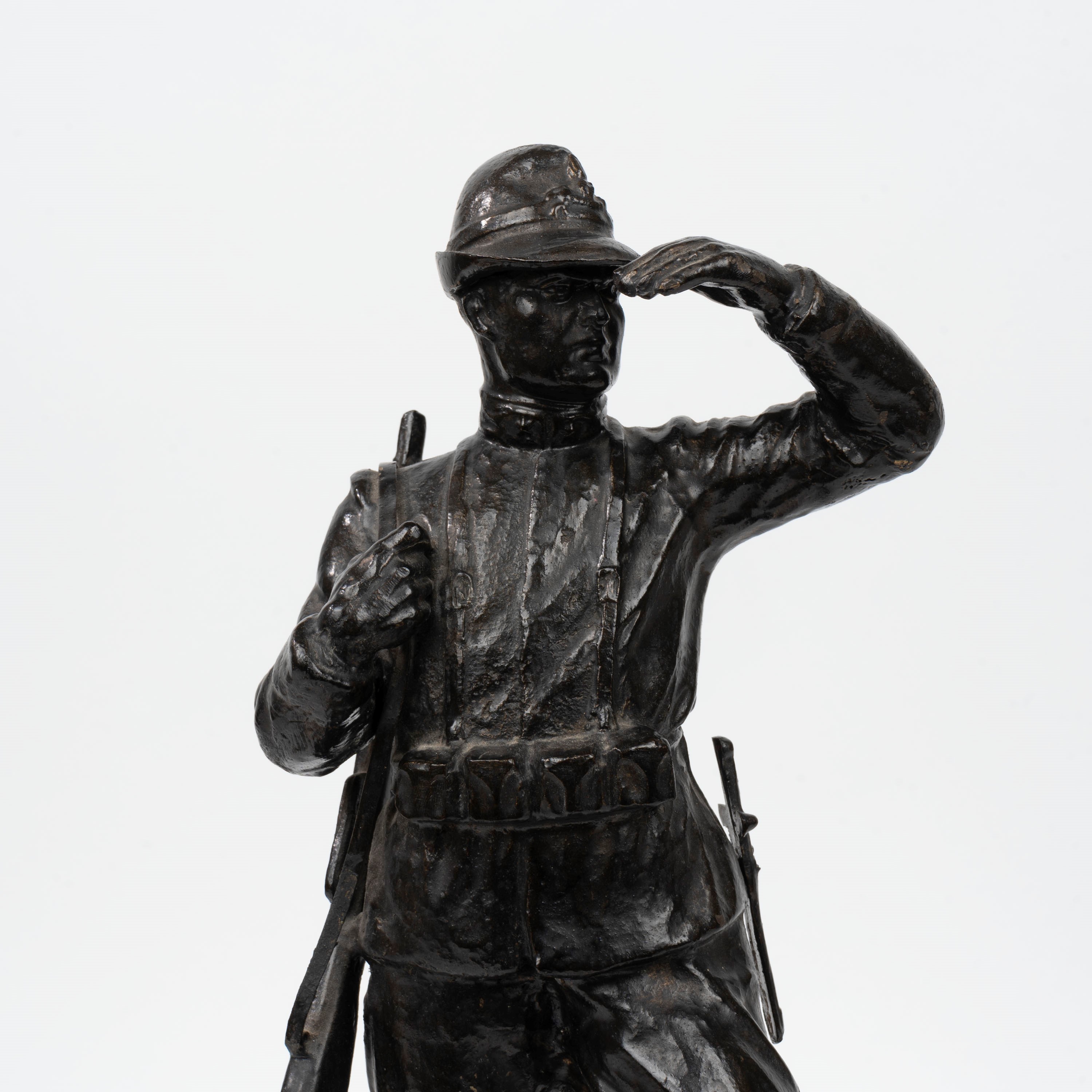 Scultura in Bronzo a Patina Scura Raffigurante Militare della Guardia di Finanza, Inizi Secolo XX