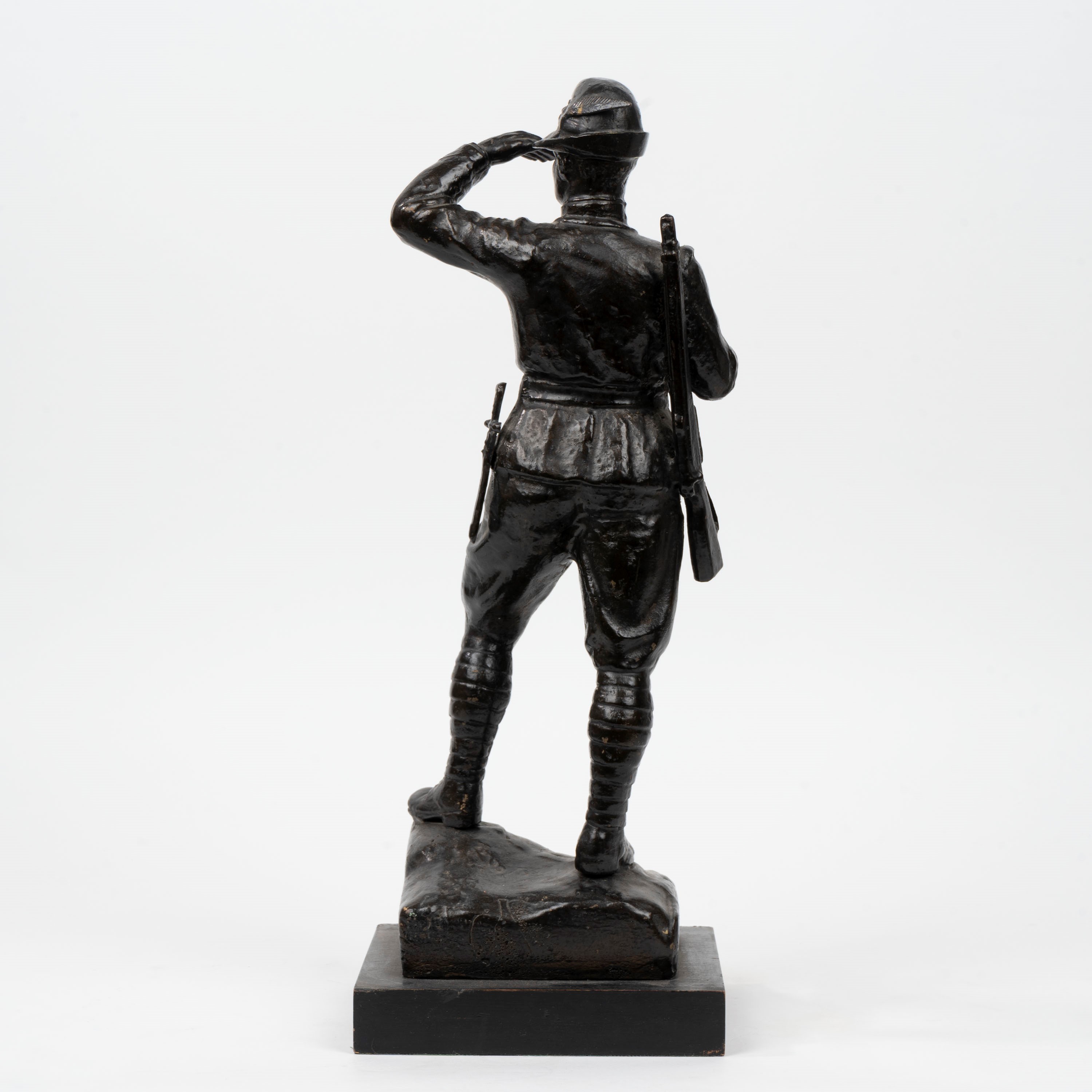 Scultura in Bronzo a Patina Scura Raffigurante Militare della Guardia di Finanza, Inizi Secolo XX
