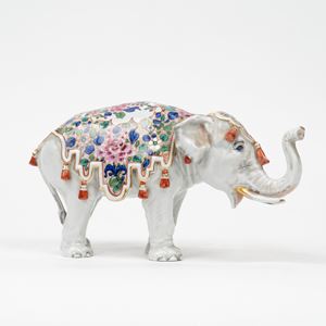 Scultura in porcellana policroma raffigurante elefante, Cina, secolo XX