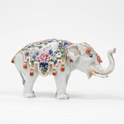 Scultura in Porcellana Policroma Raffigurante Elefante, Cina, Secolo XX