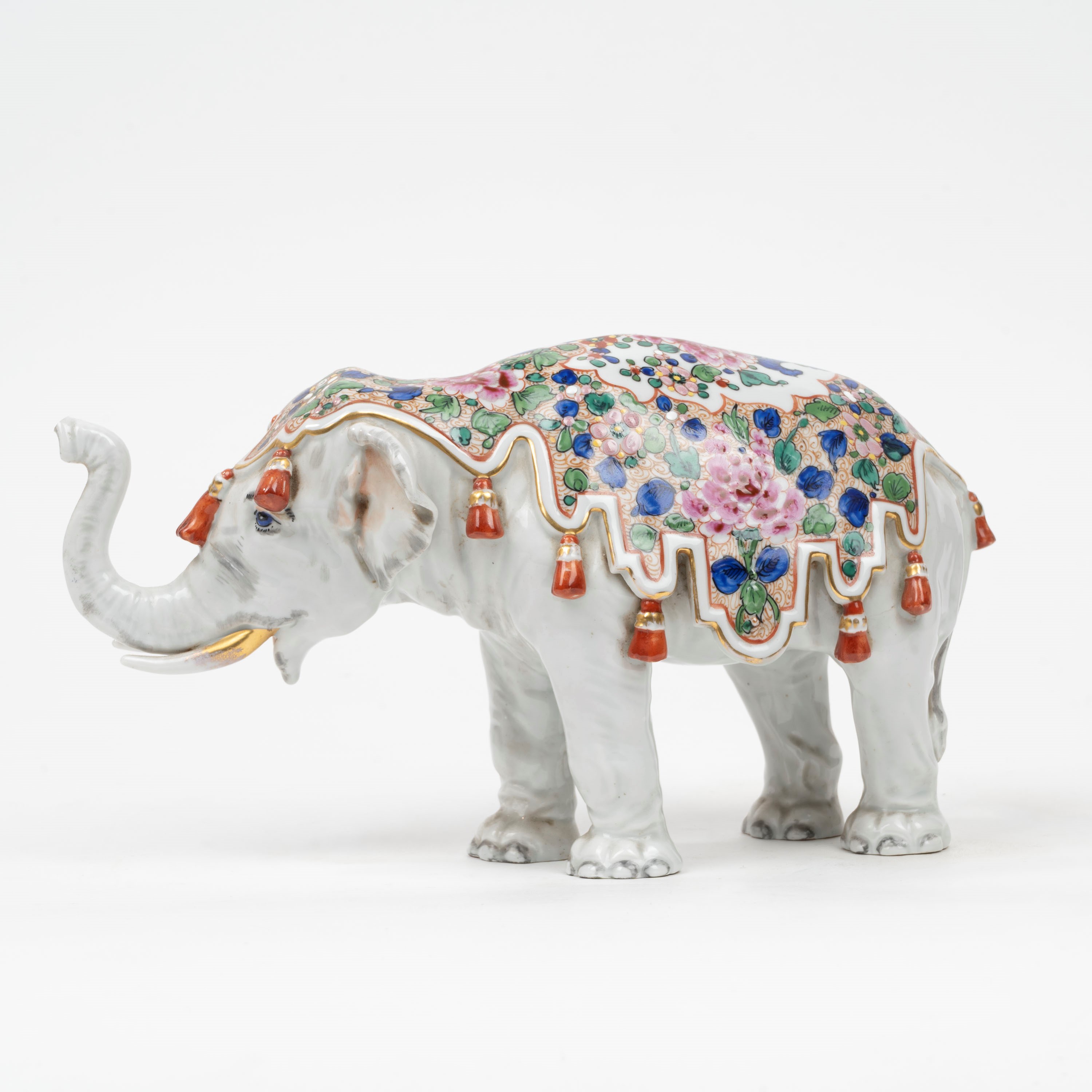 Scultura in Porcellana Policroma Raffigurante Elefante, Cina, Secolo XX