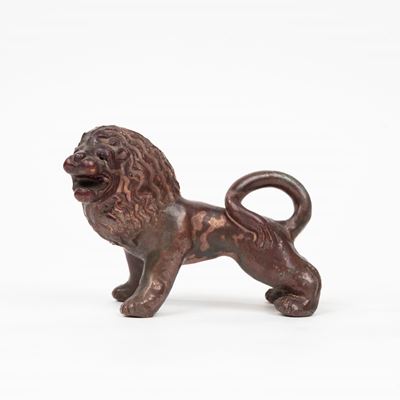 Scultura in Ceramica a Lustro Raffigurante Leone, Secolo XX