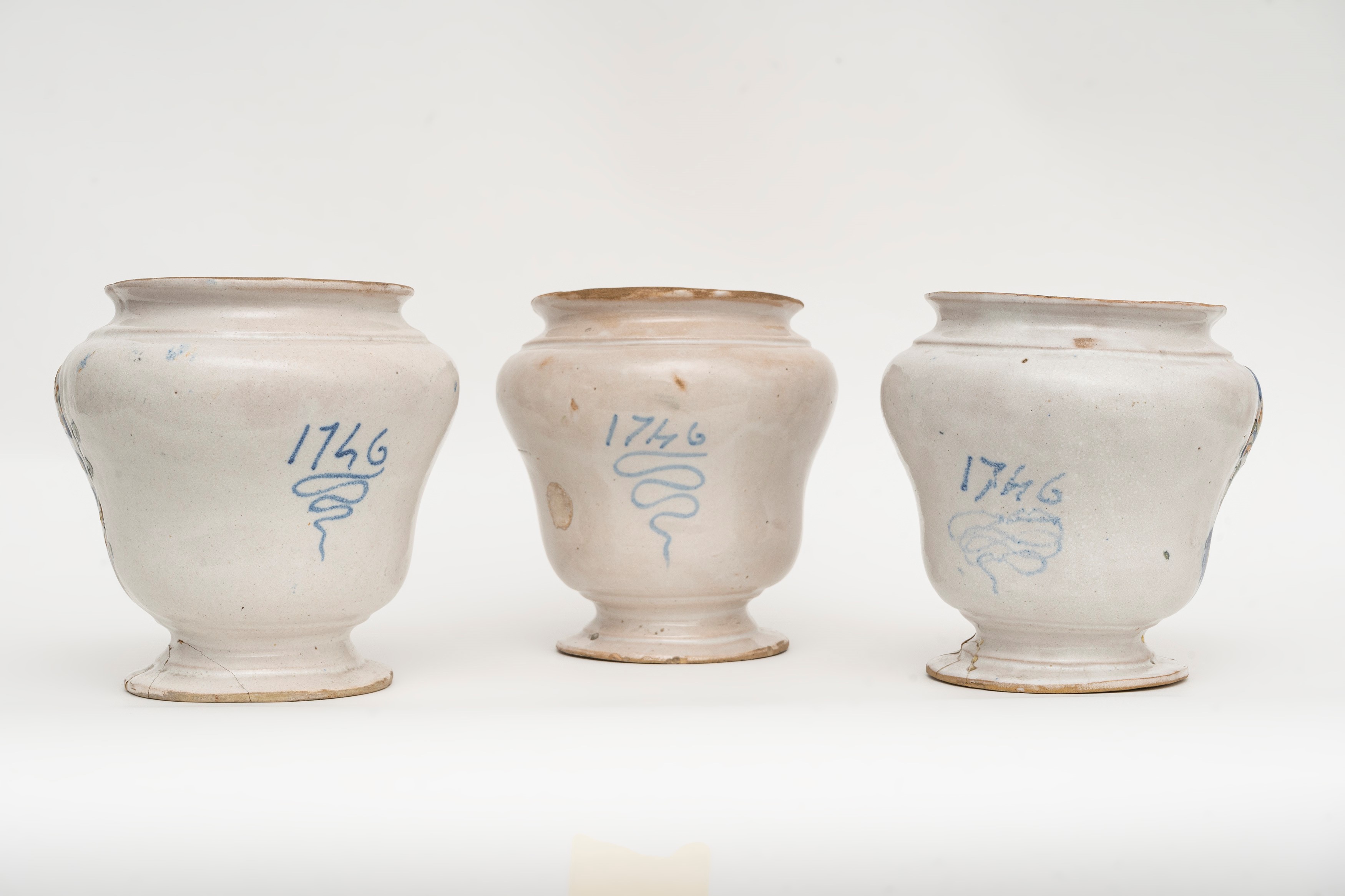 Lotto Composto da Tre Vasi in Maiolica Policroma, Probabilmente Cerreto, Secolo XVIII