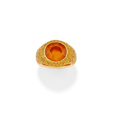 Anello in oro giallo 18k con quarzo arancione e zaffiri gialli