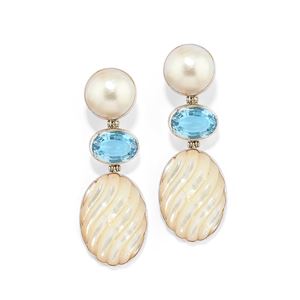 Pendant earrings with mother-of-pearl