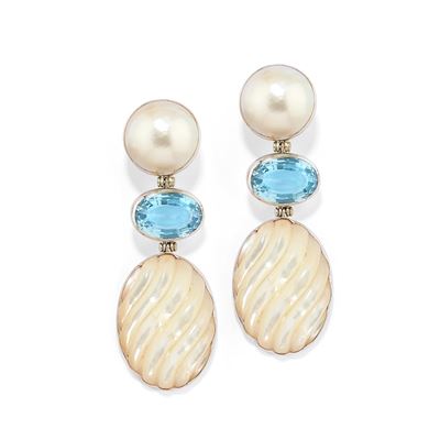 Orecchini pendenti in oro bianco 18k con madreperla e topazio azzurro