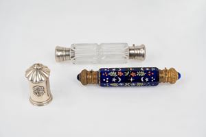Due flaconi in metallo e cristallo e uno spargi profumi, secolo XIX