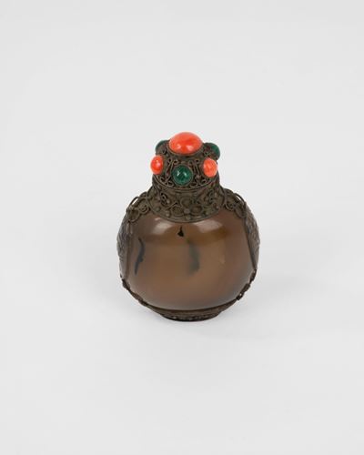 Snuff Bottle in Agata con ai Lati Due Taotie, Tibet, Secolo XIX