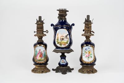 Coppia di Lumi e Lume in Porcellana Blu e Bronzo, Secolo XIX