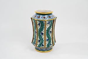 Vaso in maiolica policroma manifattura Cantagalli, secolo XX