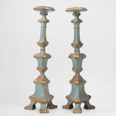 Coppia di Torcieri in Legno Intagliato e Dipinto, Secolo XVIII