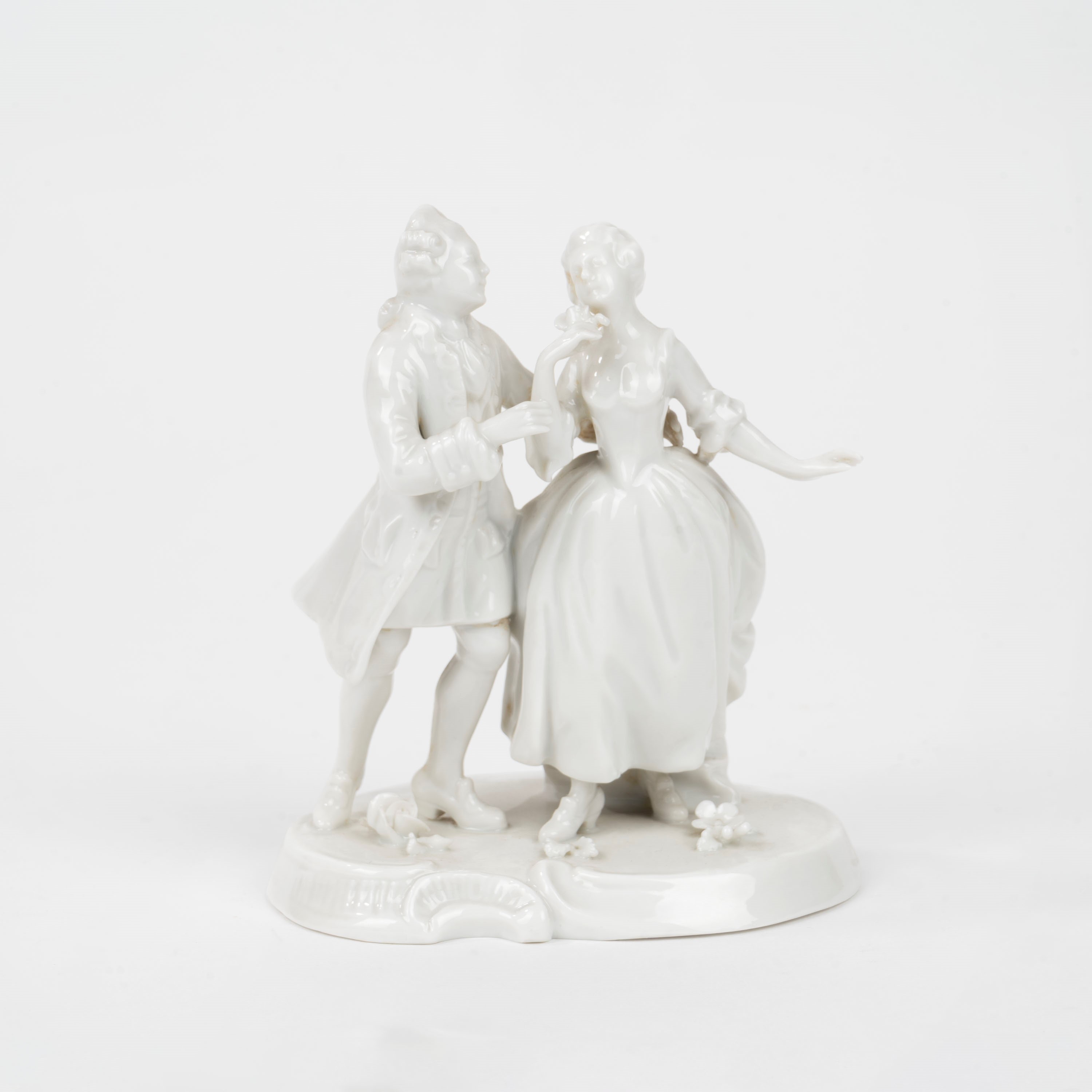 Lotto Composto da Cinque Sculture in Porcellana Bianca Raffiguranti Scene Galanti, Napoli, Secolo...