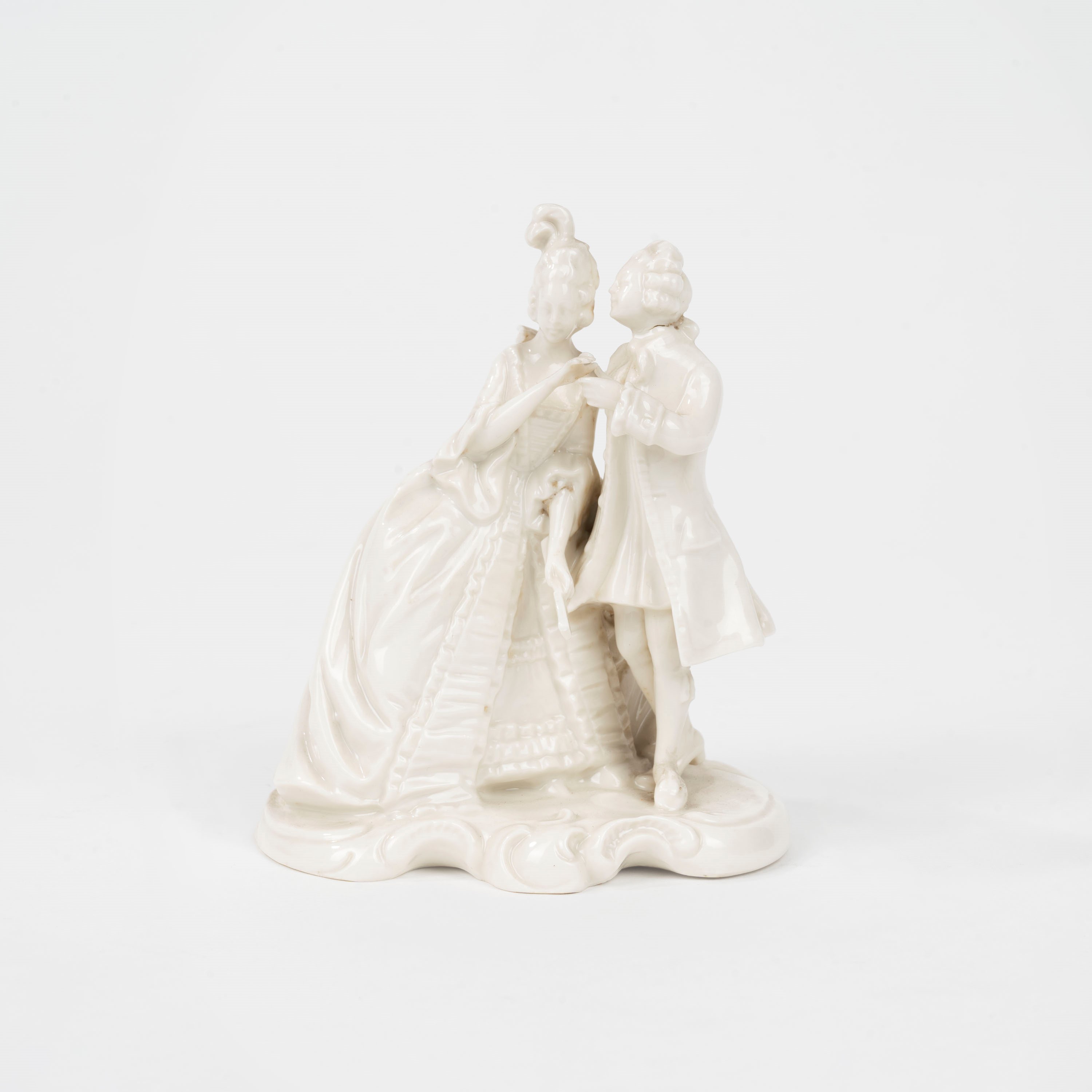 Lotto Composto da Cinque Sculture in Porcellana Bianca Raffiguranti Scene Galanti, Napoli, Secolo...