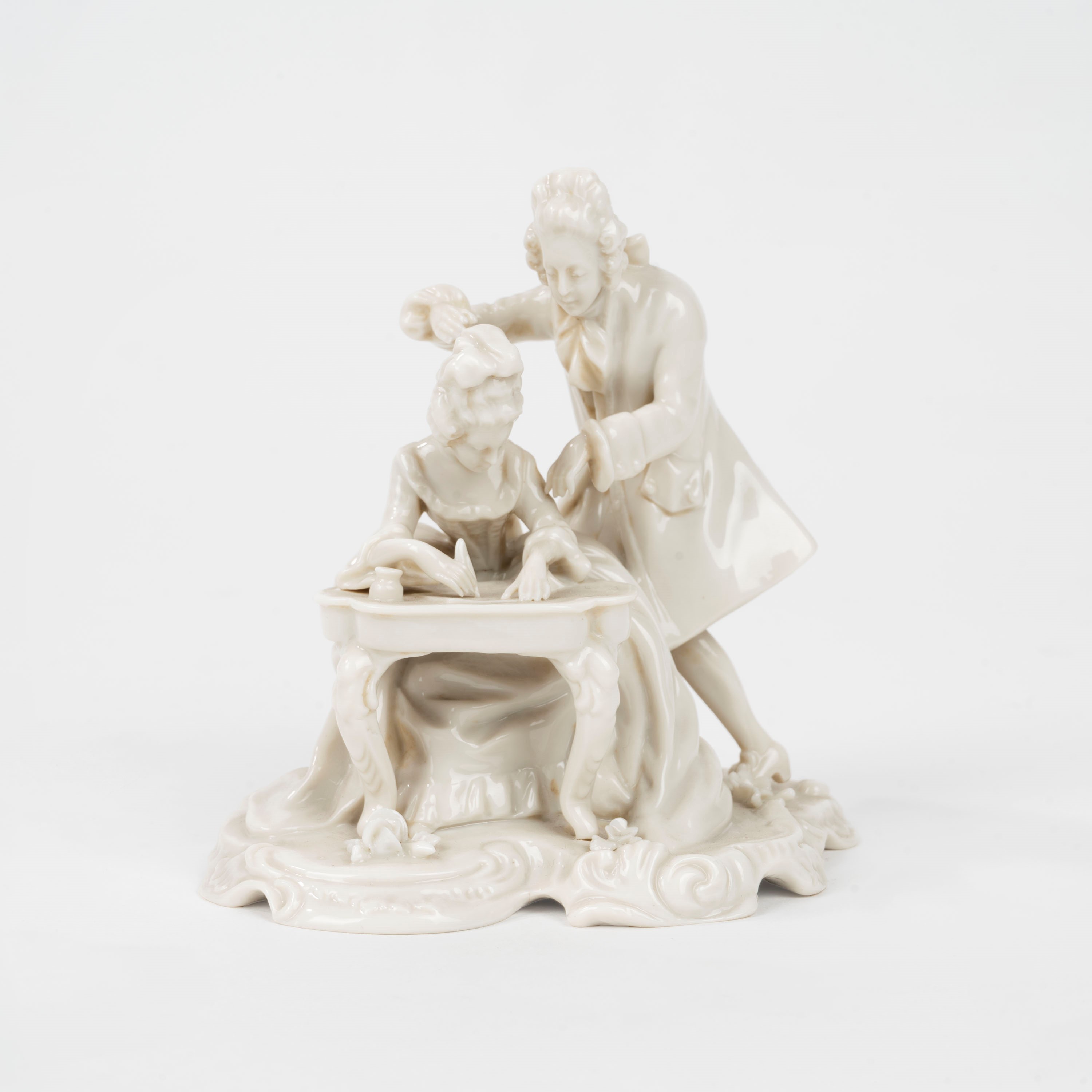 Lotto Composto da Cinque Sculture in Porcellana Bianca Raffiguranti Scene Galanti, Napoli, Secolo...