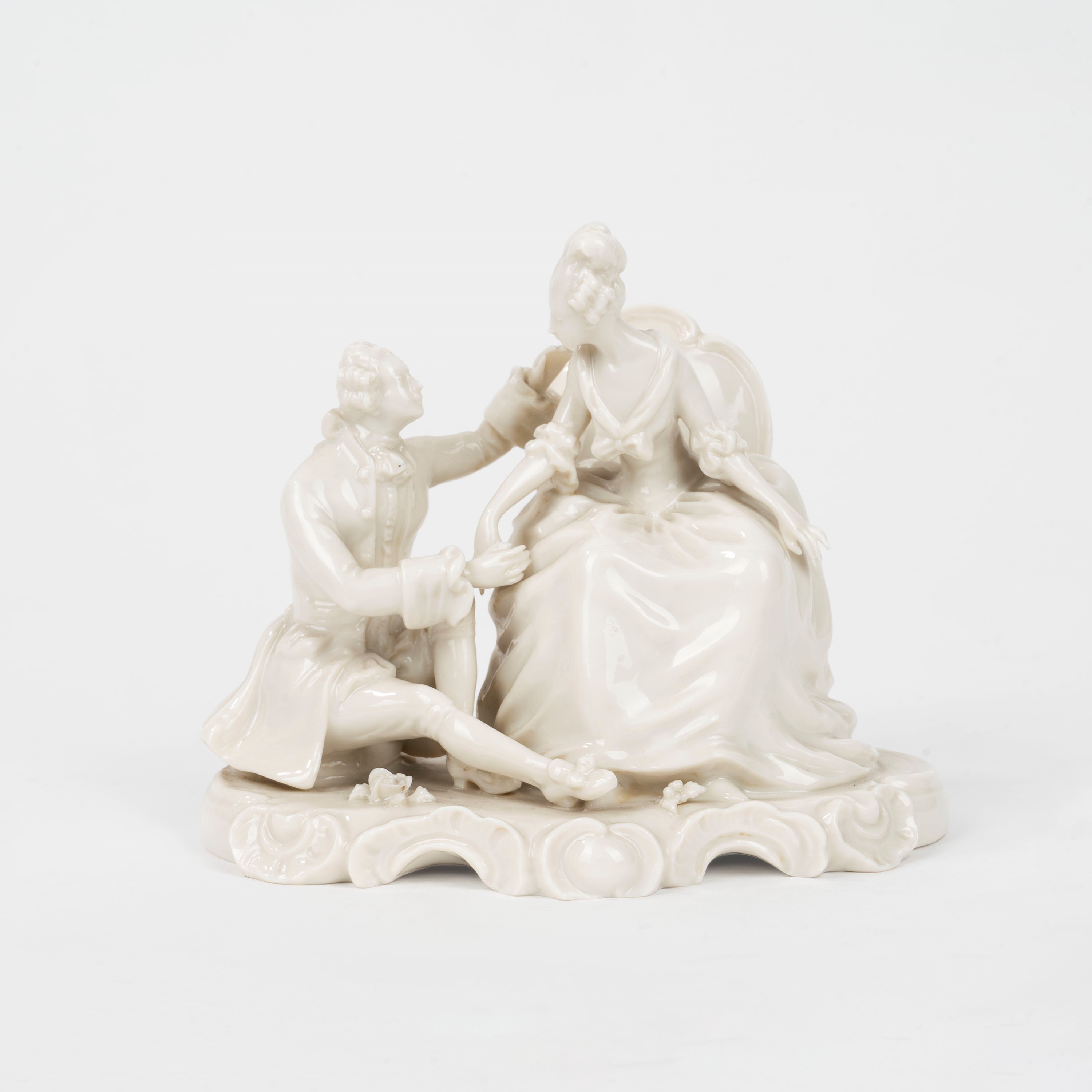 Lotto Composto da Sei Sculture in Porcellana Bianca Raffiguranti Scene Galanti, Napoli, Secolo XX