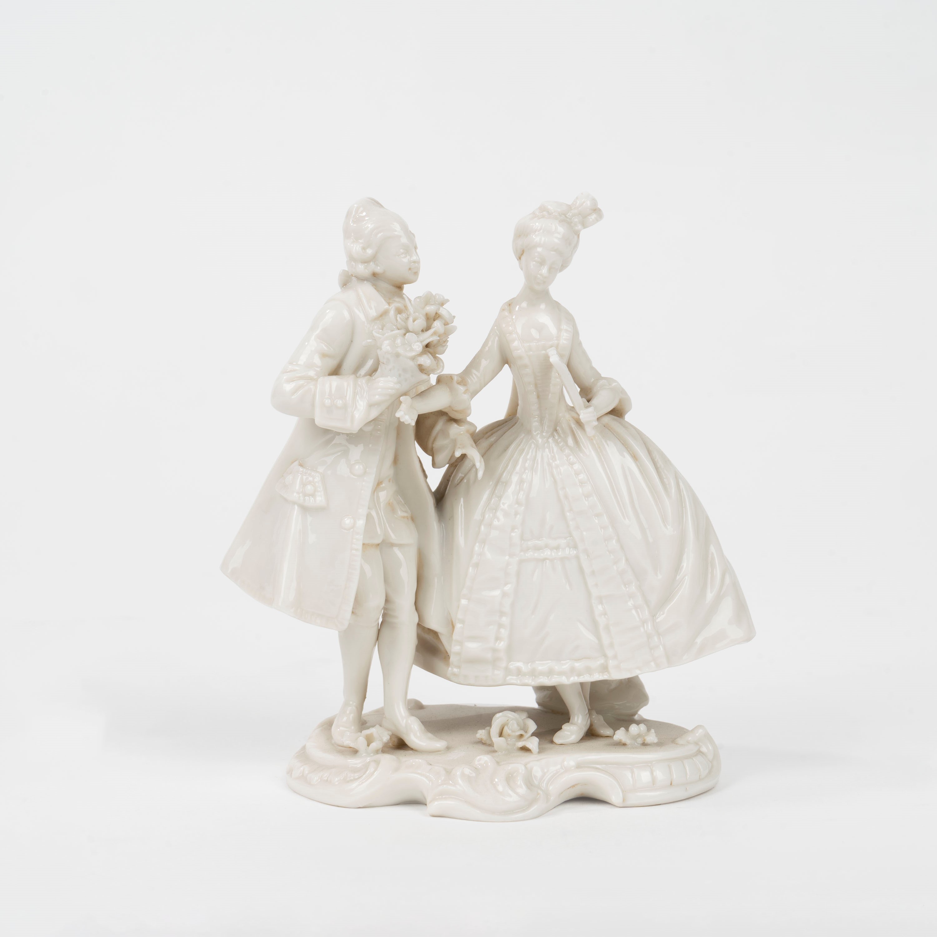 Lotto Composto da Sei Sculture in Porcellana Bianca Raffiguranti Scene Galanti, Napoli, Secolo XX