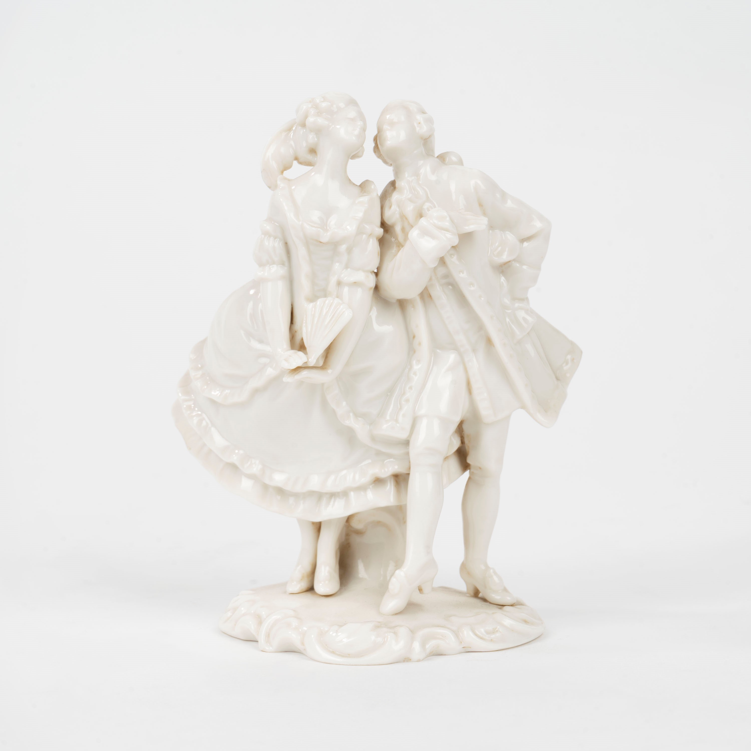 Lotto Composto da Sei Sculture in Porcellana Bianca Raffiguranti Scene Galanti, Napoli, Secolo XX