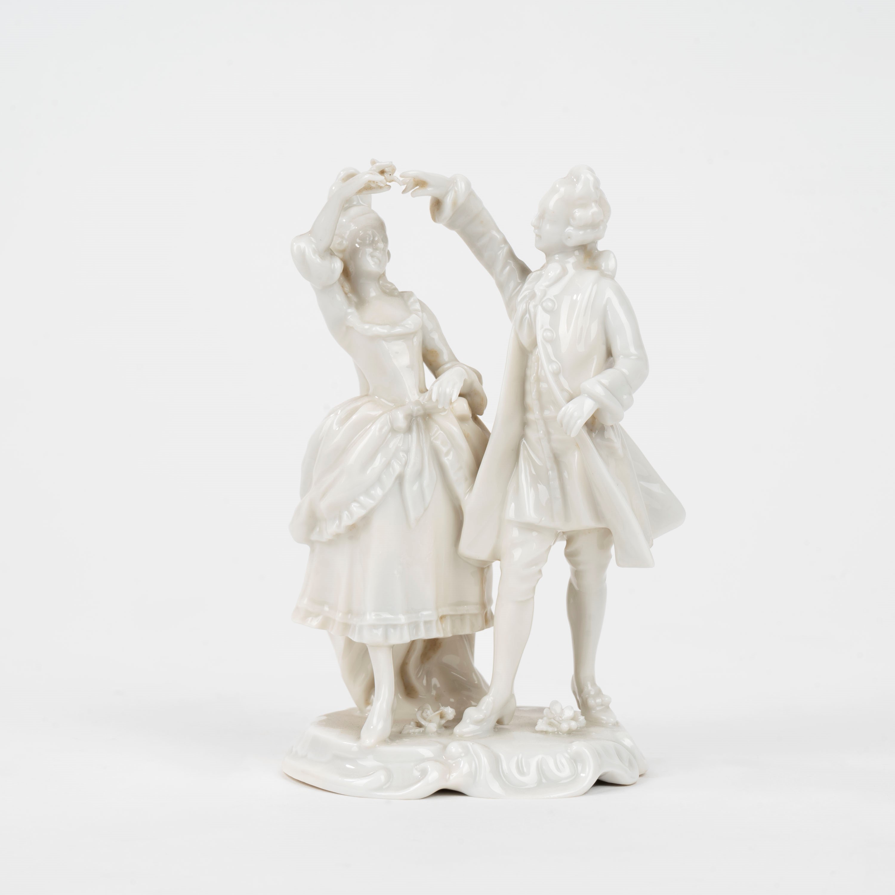 Lotto Composto da Sei Sculture in Porcellana Bianca Raffiguranti Scene Galanti, Napoli, Secolo XX