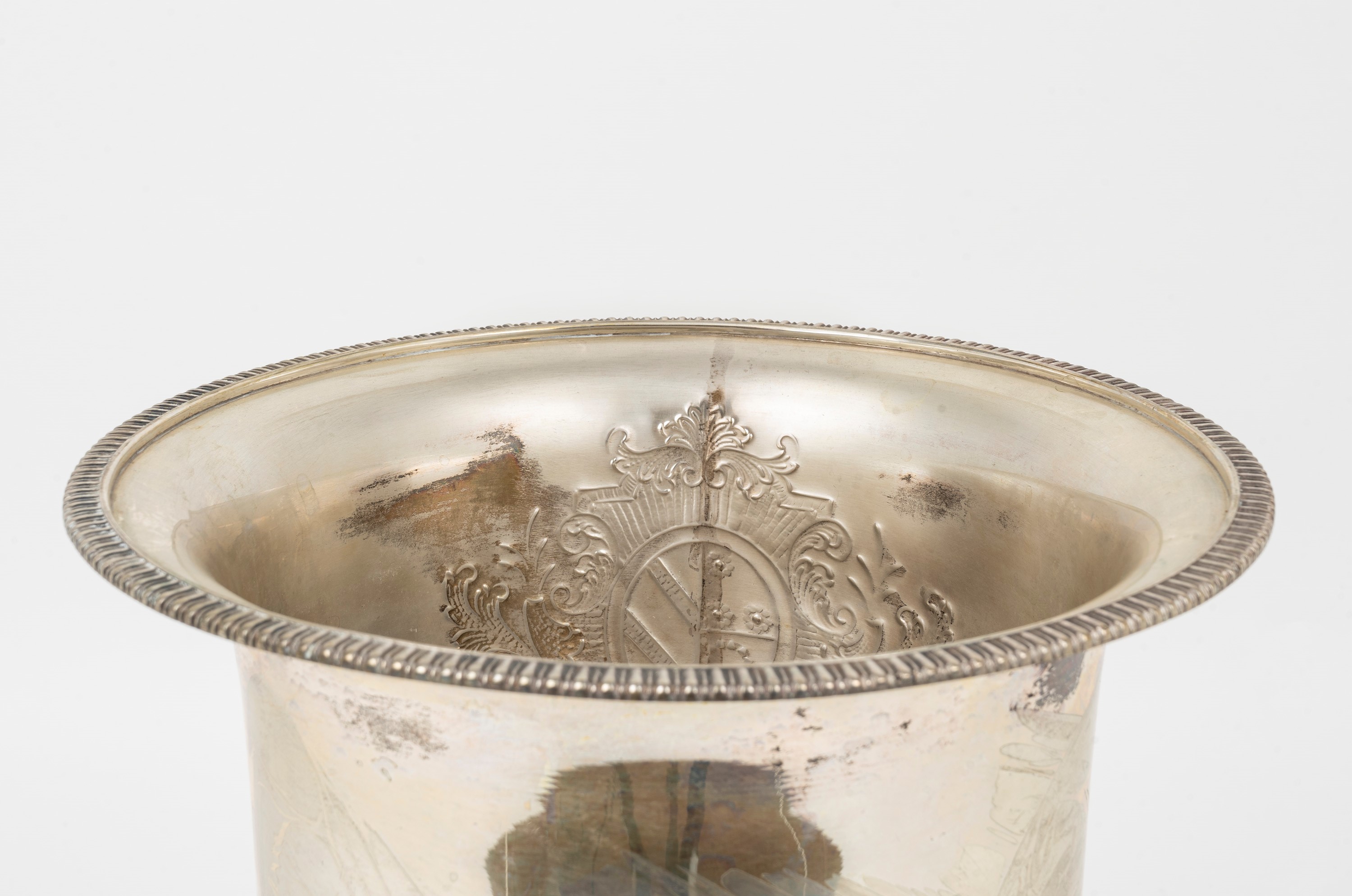 Vaso Biansato in Argento, con Stemma Nobiliare sul Fronte