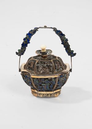  - Basket in gilded silver filigree and enamel, China, late 19th century - early 20th century