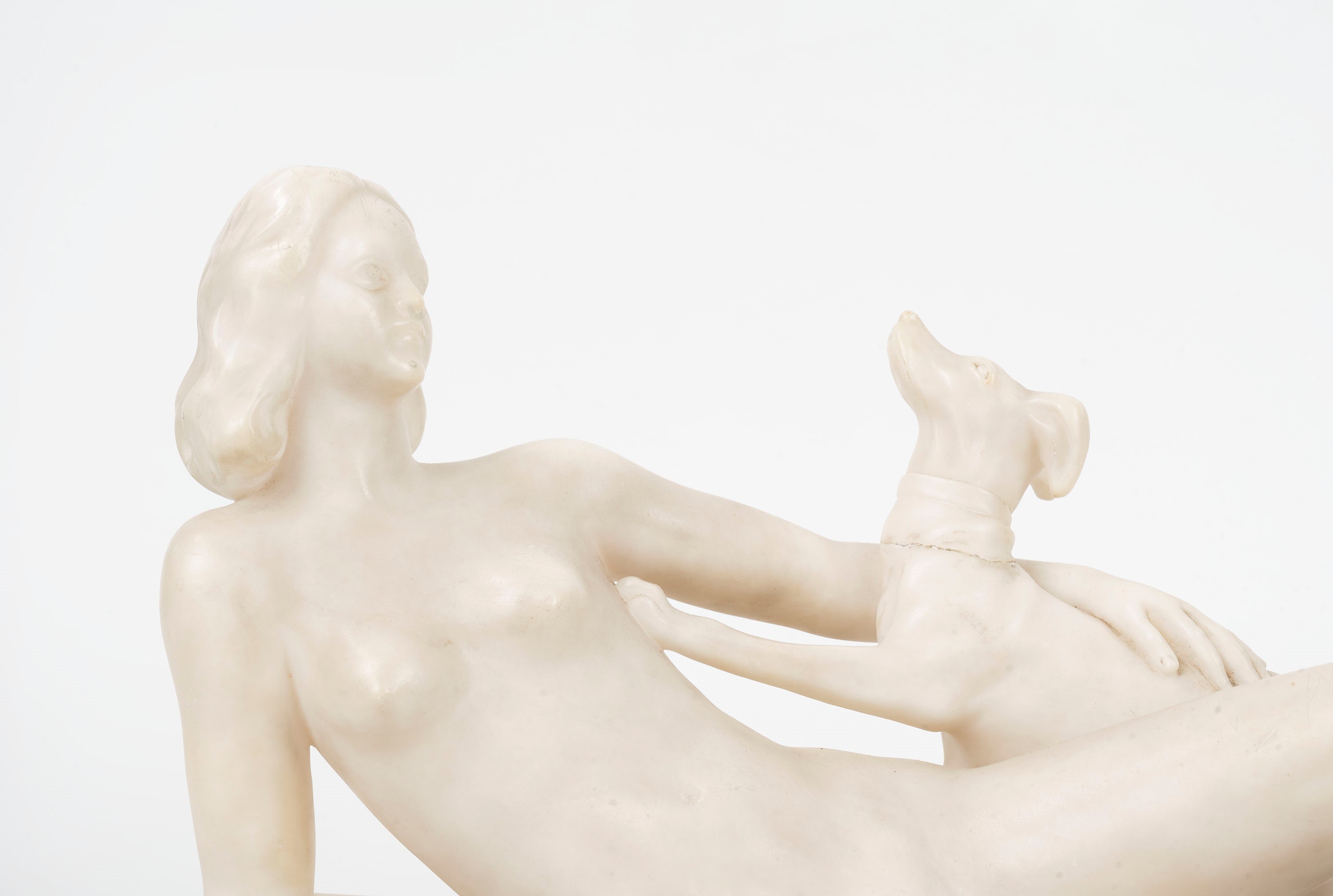 Scultura in Alabastro Raffigurante Nudo Femminile Disteso con Cane, Circa 1920
