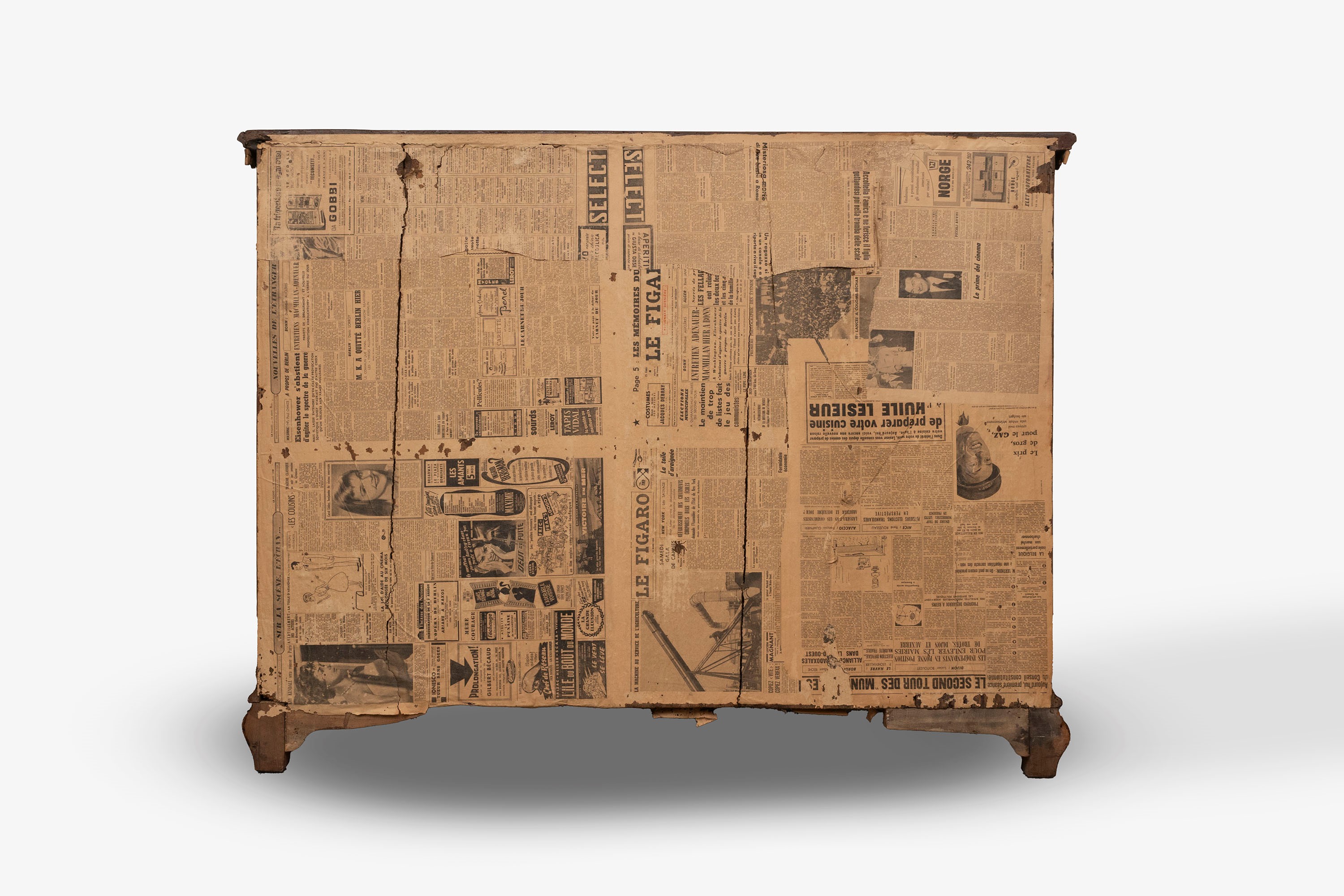 Commode in Legno a Quattro Cassetti con Merlatura Sotto il Piano, Lombardia, Secolo XVIII