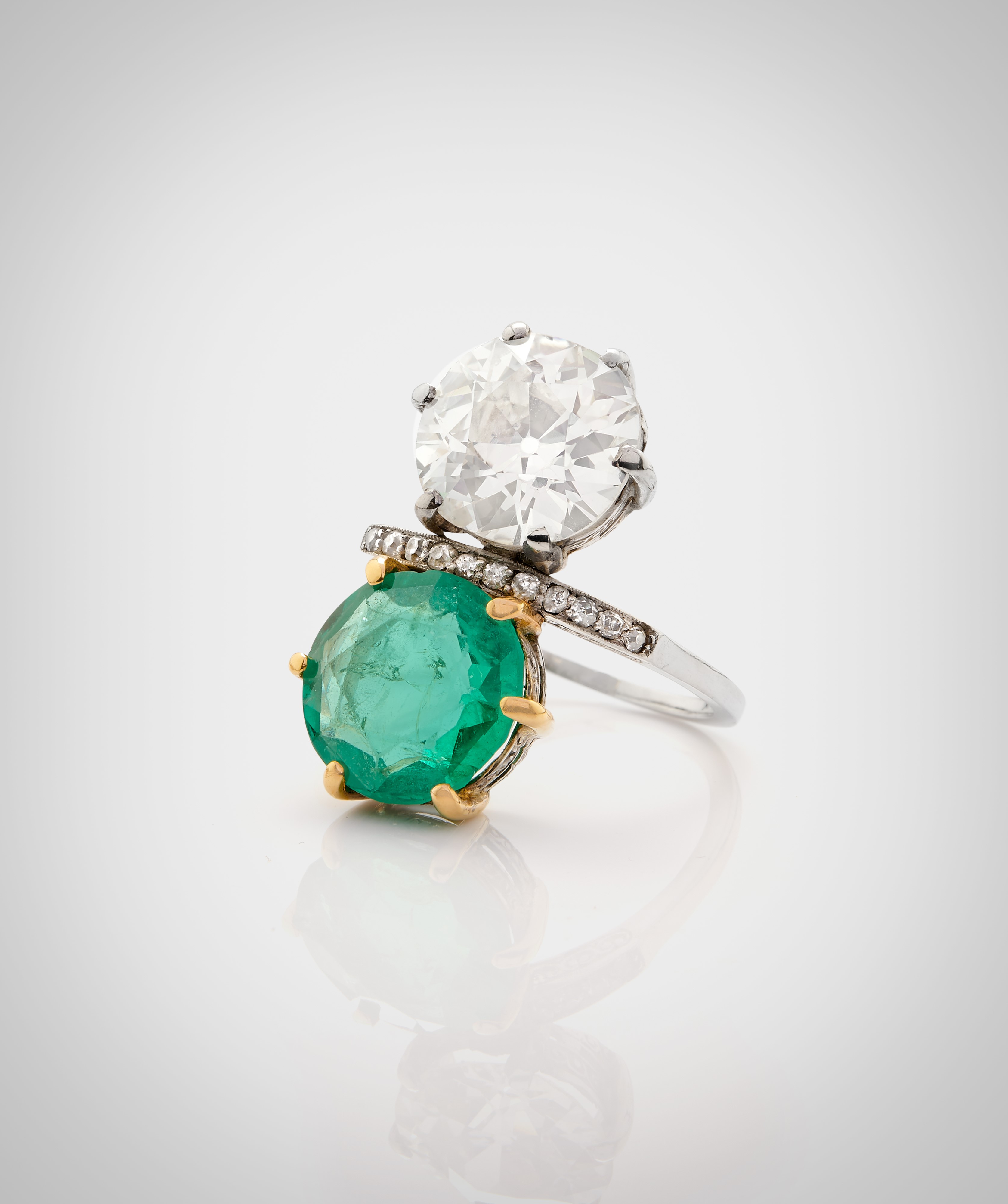 Importante Anello con Diamante e Smeraldo