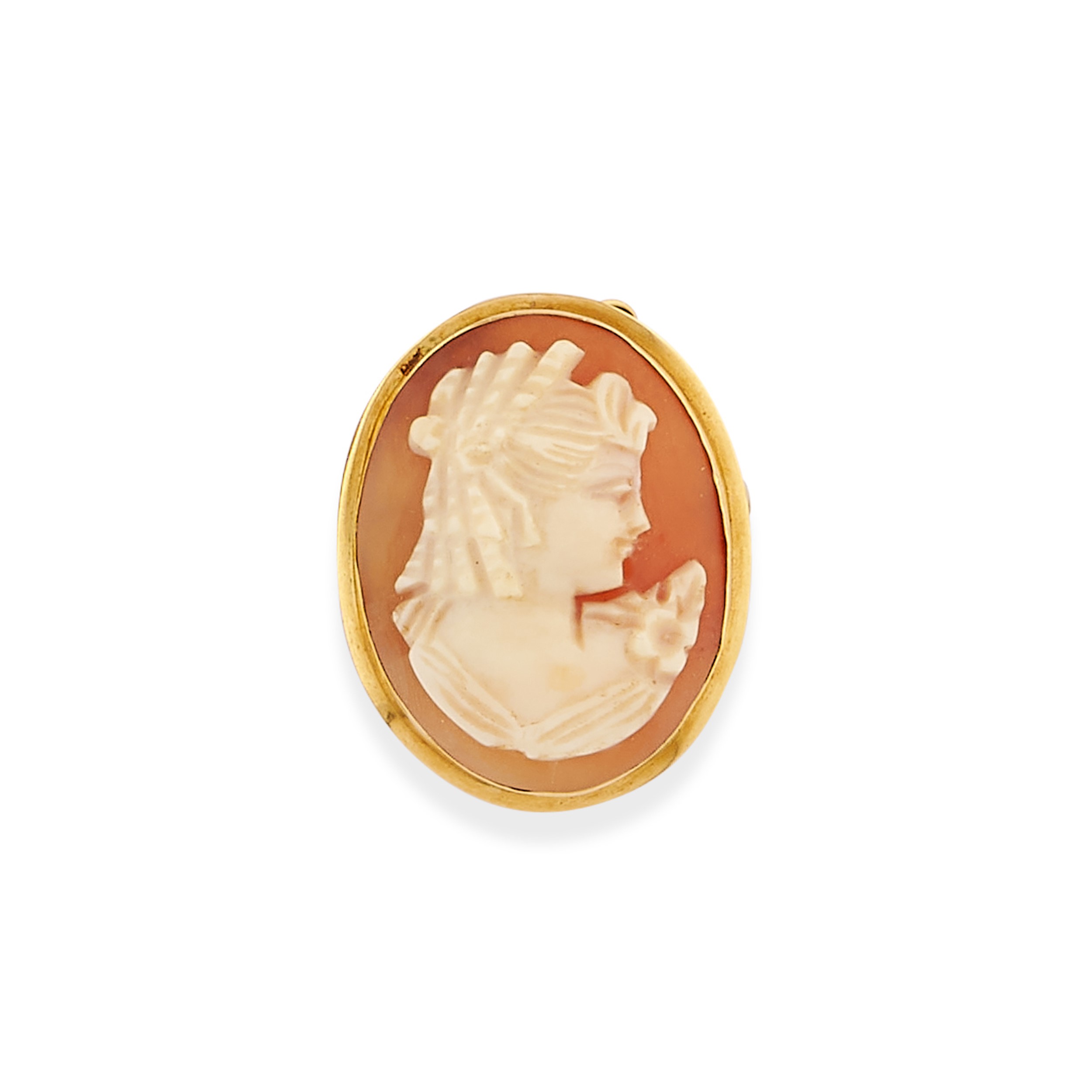 Due pendenti-spilla e coppia di orecchini con cammei in oro giallo 18k
