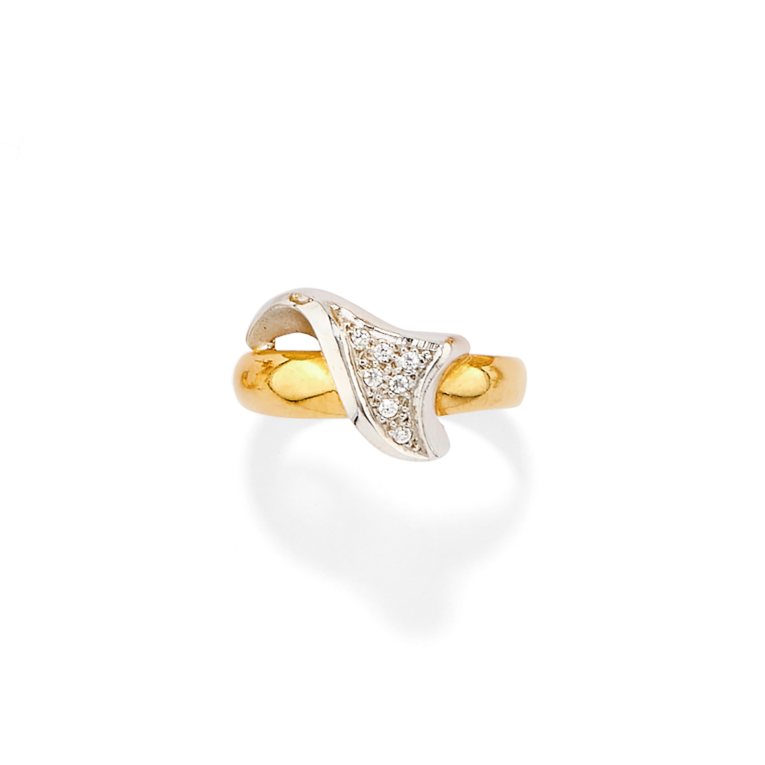 Set di gioielli in oro giallo 18k: tre anelli e due coppie di orecchini