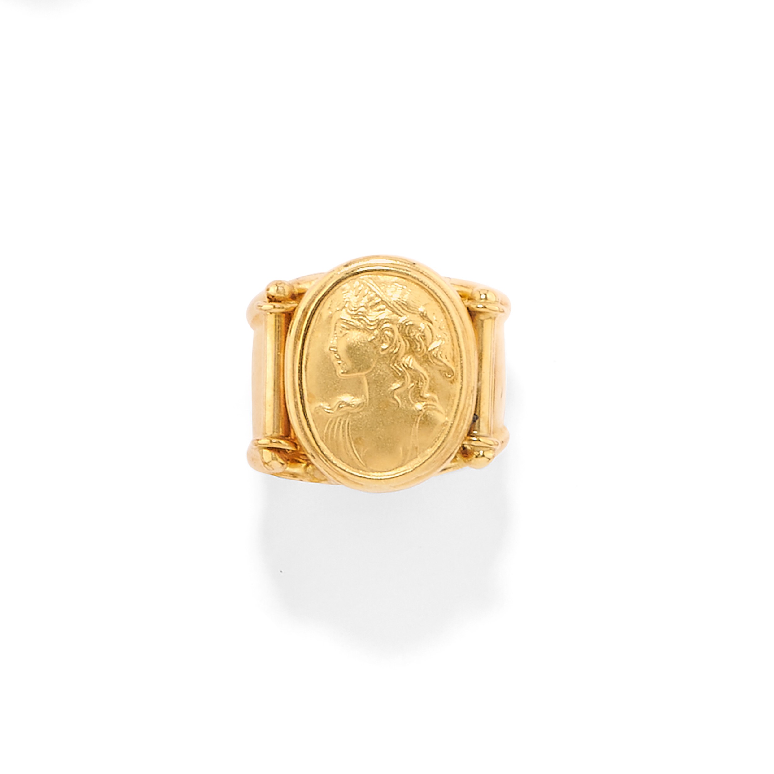 Set di gioielli in oro giallo 18k: tre anelli e due coppie di orecchini