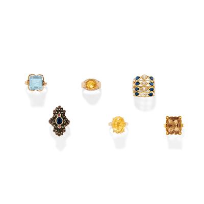 Sei anelli in oro giallo 18k e argento con pietre colorate e incolori