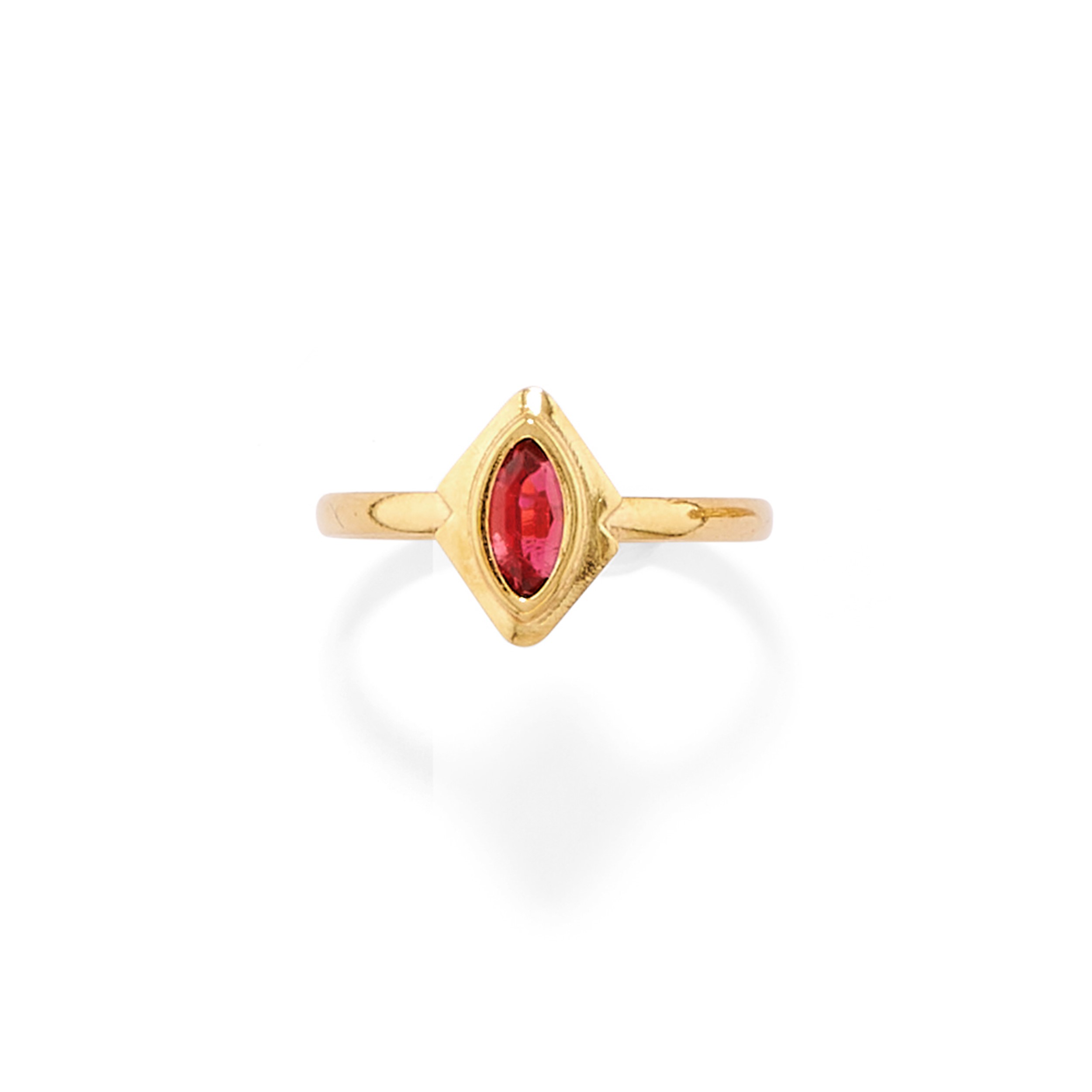 Otto anelli in oro giallo 18k e argento con corallo e pietre preziose