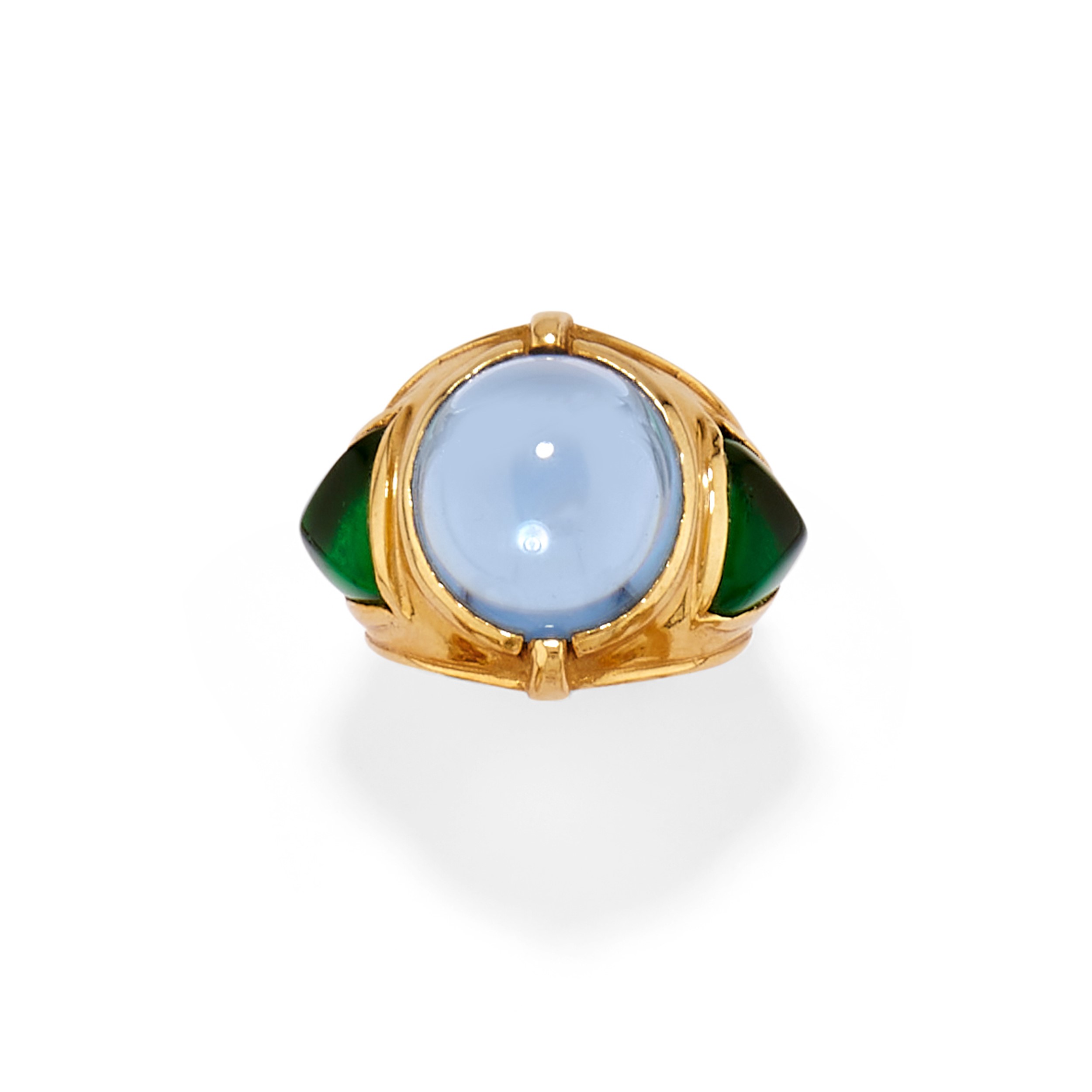 Quattro anelli in oro giallo 18k con smeraldi e diamanti