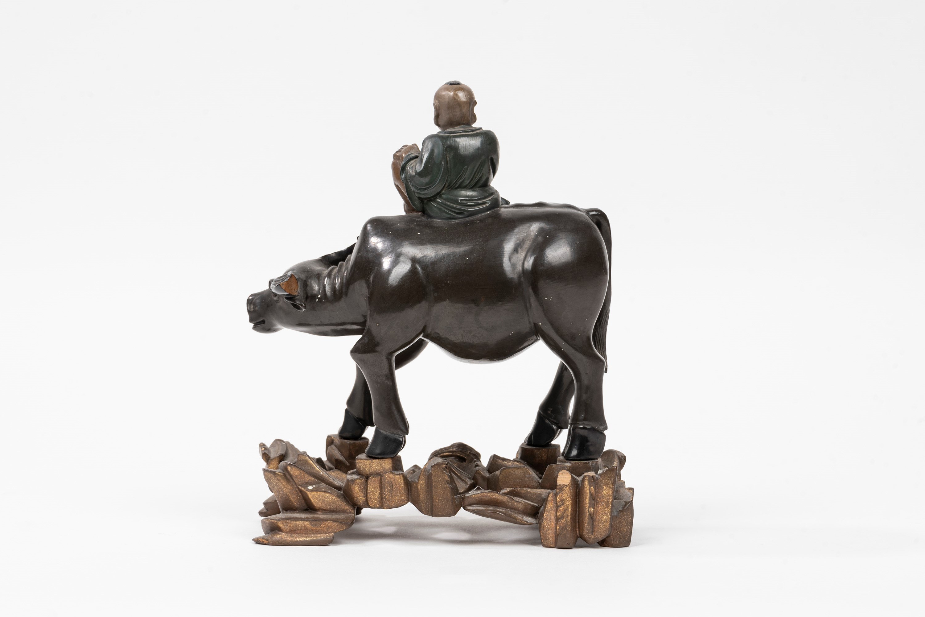 Scultura in Legno Laccato Raffigurante Bambino su Bufalo, Cina Secolo XIX