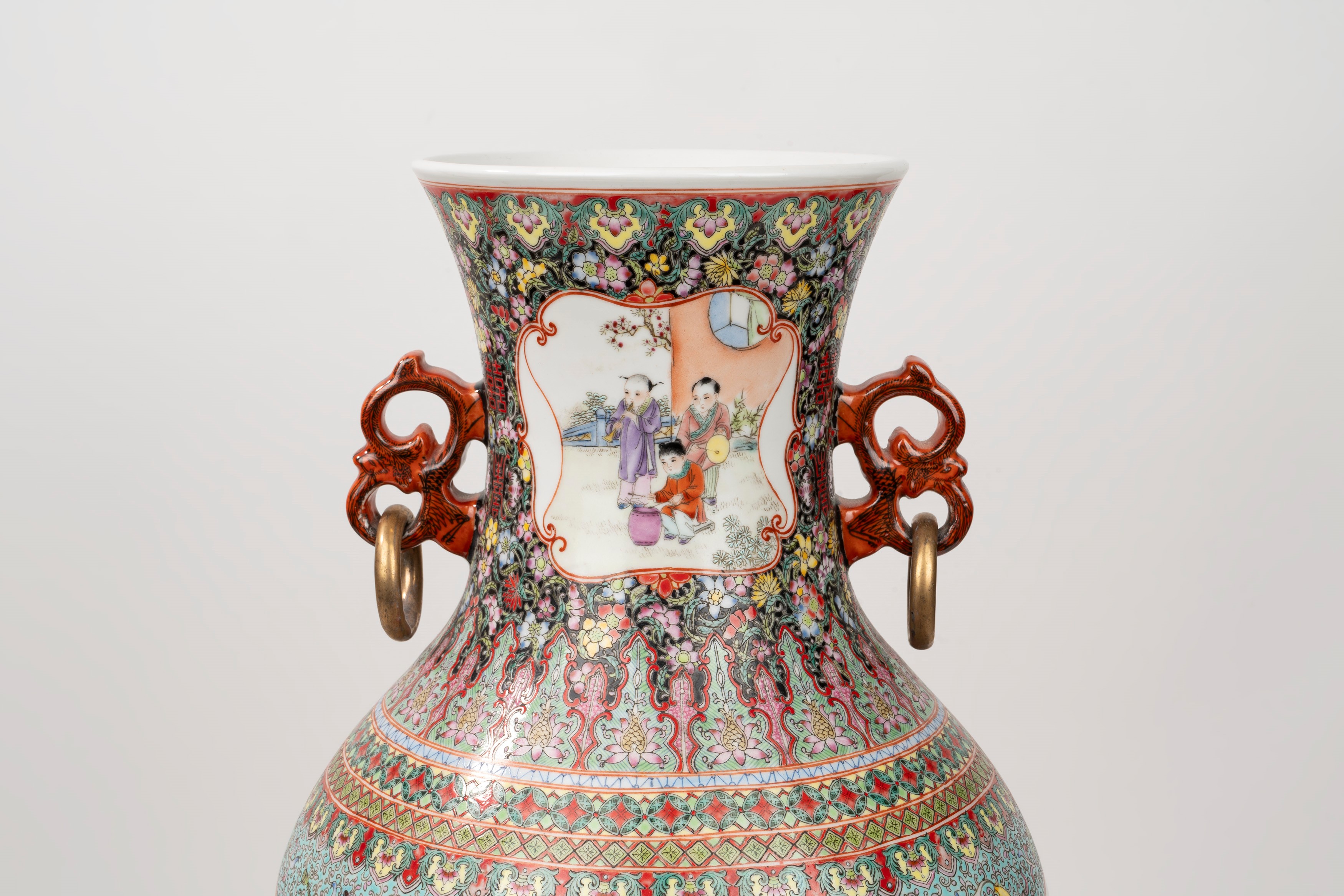 Vaso in Porcellana Policroma, Cina, Secolo XX