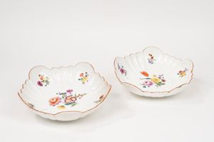 Coppia di piatti in porcellana policroma, manifattura di Meissen, secolo XVIII