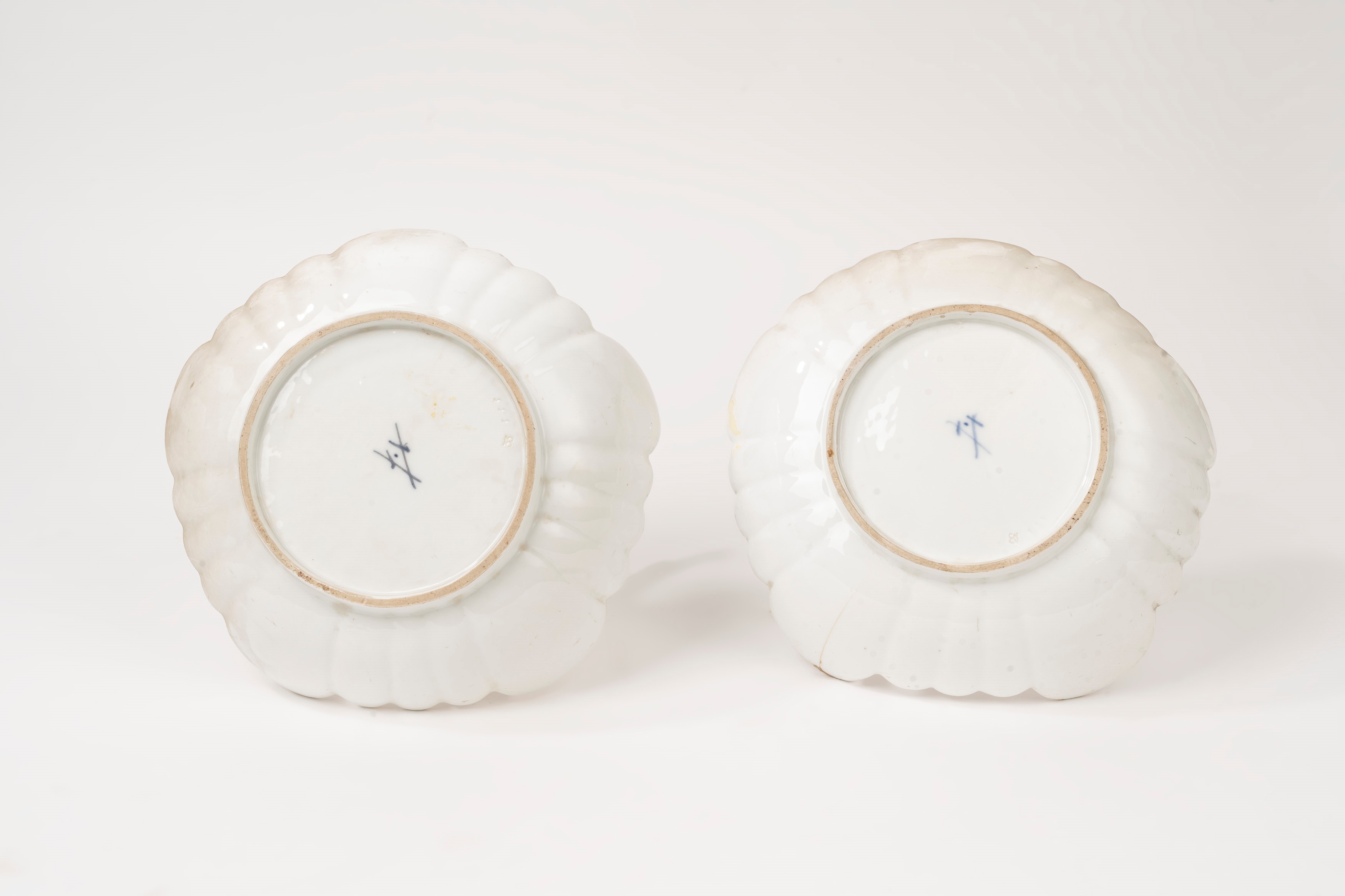 Coppia di Piatti in Porcellana Policroma, Manifattura di Meissen, Secolo XVIII