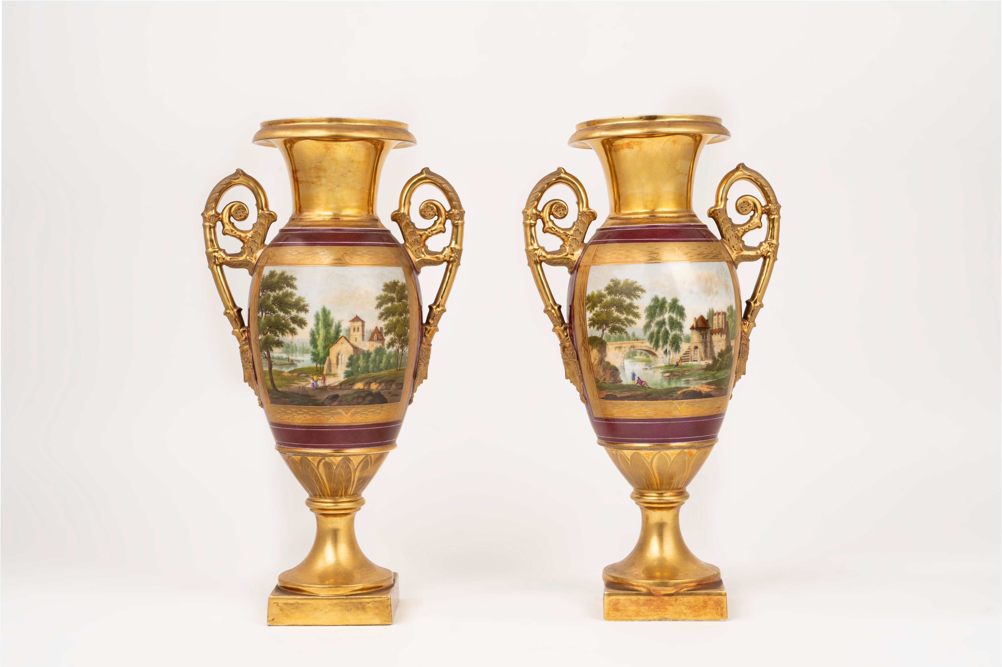 Coppia di Vasi in Porcellana Policroma e Oro, Secolo XIX